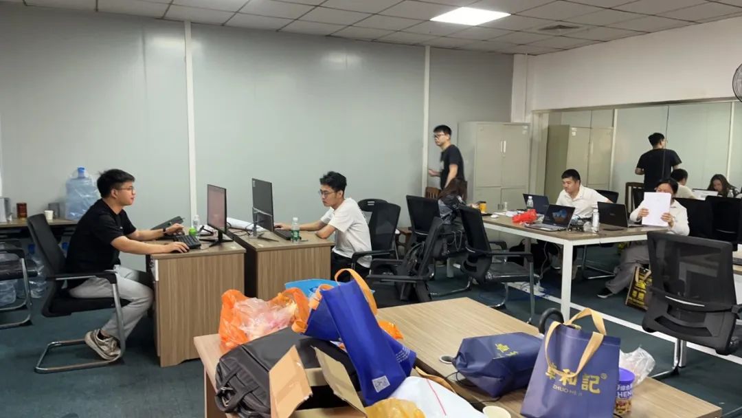 《致敬，奋斗的青春》
