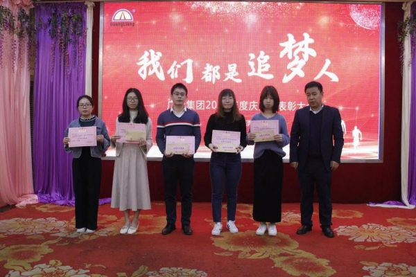 一名党员，就是一面鲜红的旗号